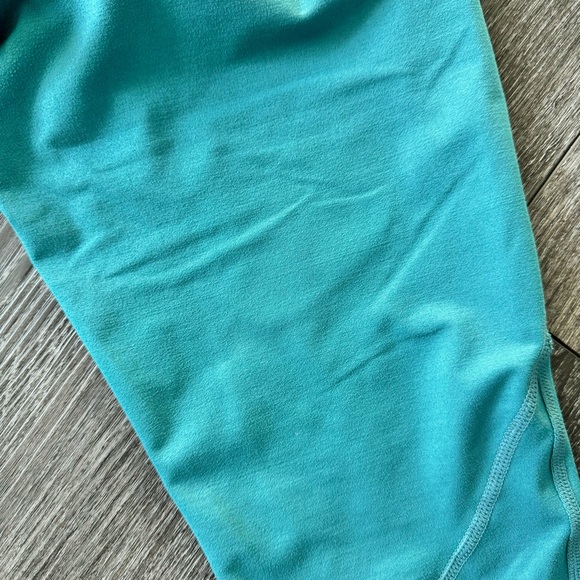 SOLD!!! Zella capris. - Picture 2 of 11